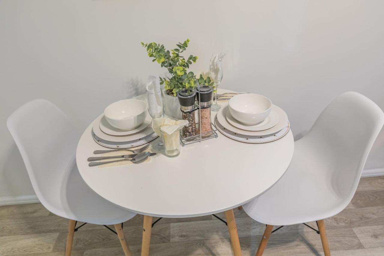 Luxury Hollywood Getaway In The Heart Of The City Brighton Bagian luar foto