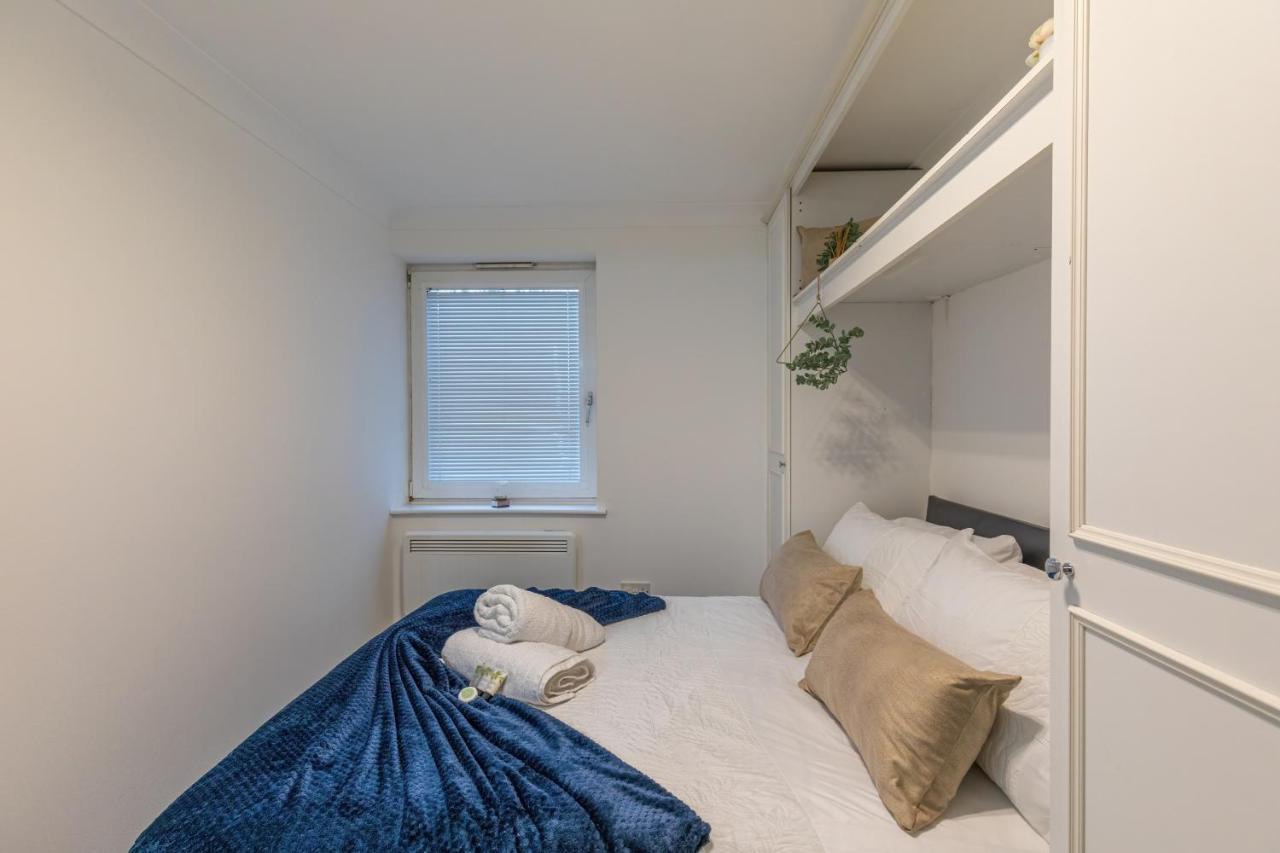 Luxury Hollywood Getaway In The Heart Of The City Brighton Bagian luar foto