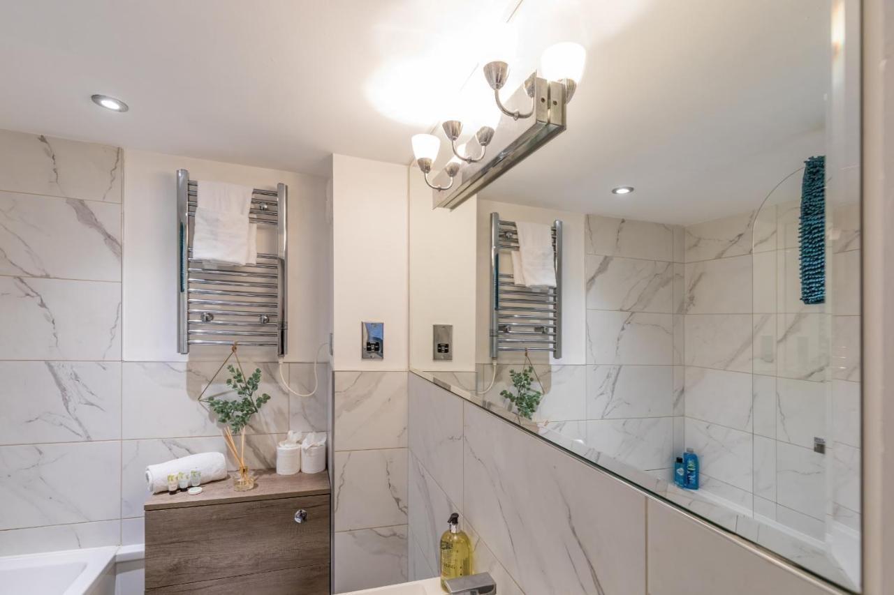 Luxury Hollywood Getaway In The Heart Of The City Brighton Bagian luar foto