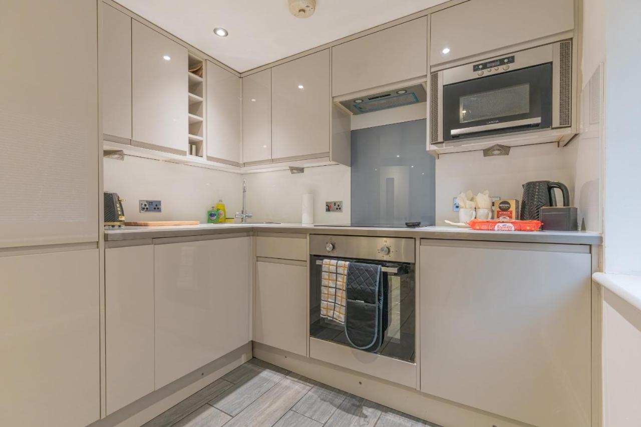 Luxury Hollywood Getaway In The Heart Of The City Brighton Bagian luar foto