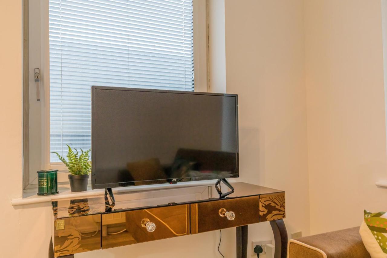 Luxury Hollywood Getaway In The Heart Of The City Brighton Bagian luar foto